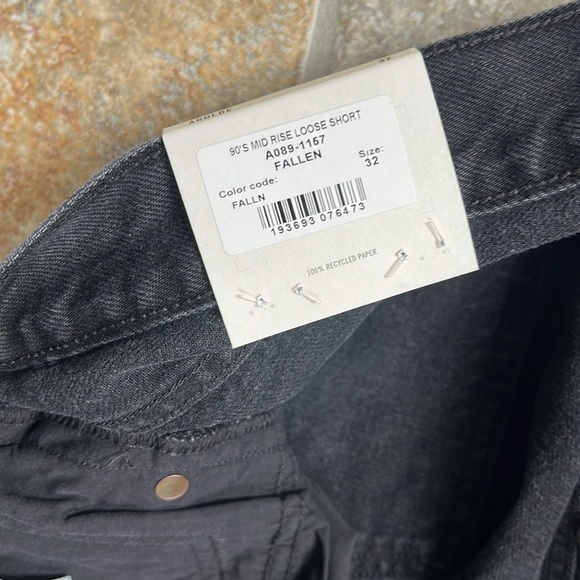 Agolde 90s Mid Rise Loose Short in Fallen Size 32 NWT - Picture 11 of 14